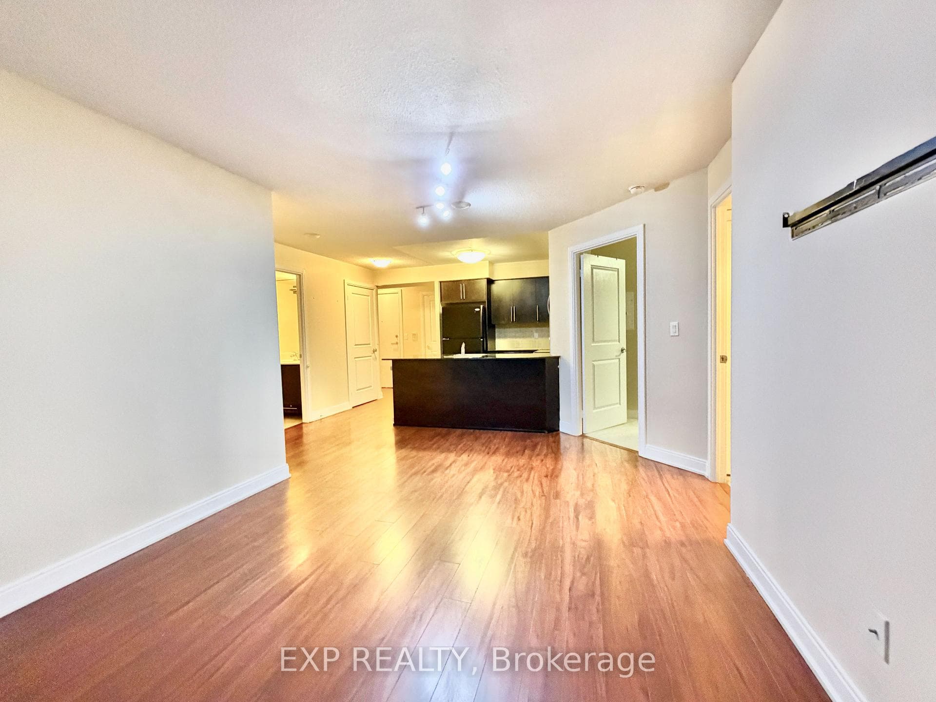 330 Burnhamthorpe Road Unit 802 photo 11