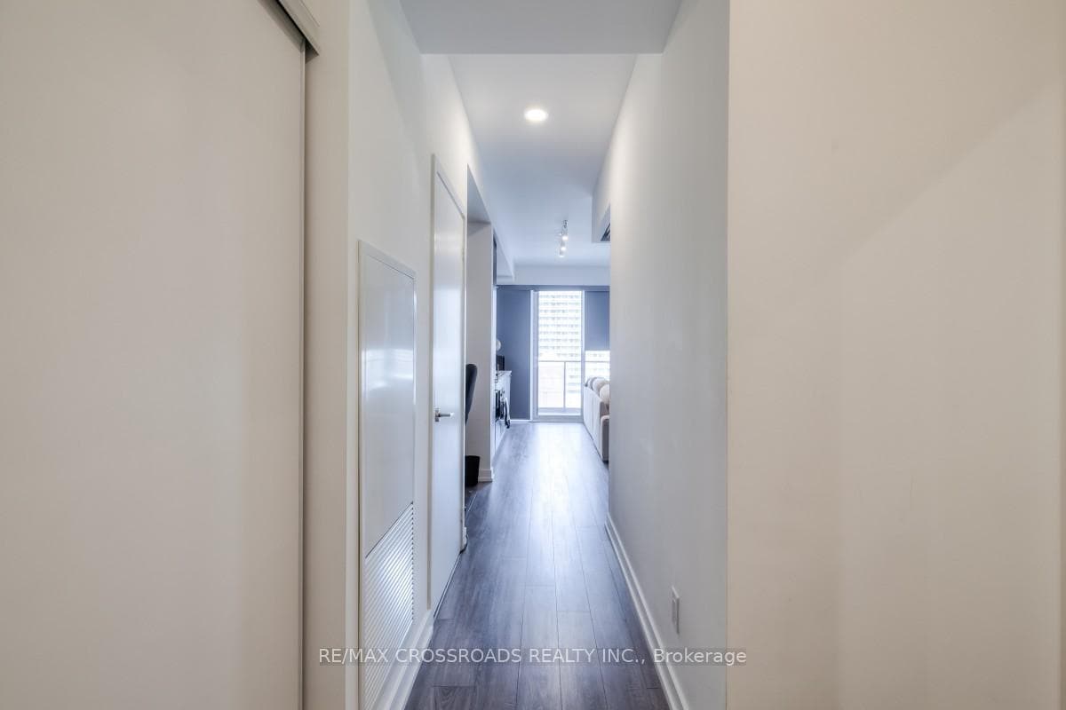 20 EDWARD Street Unit 823 photo 4