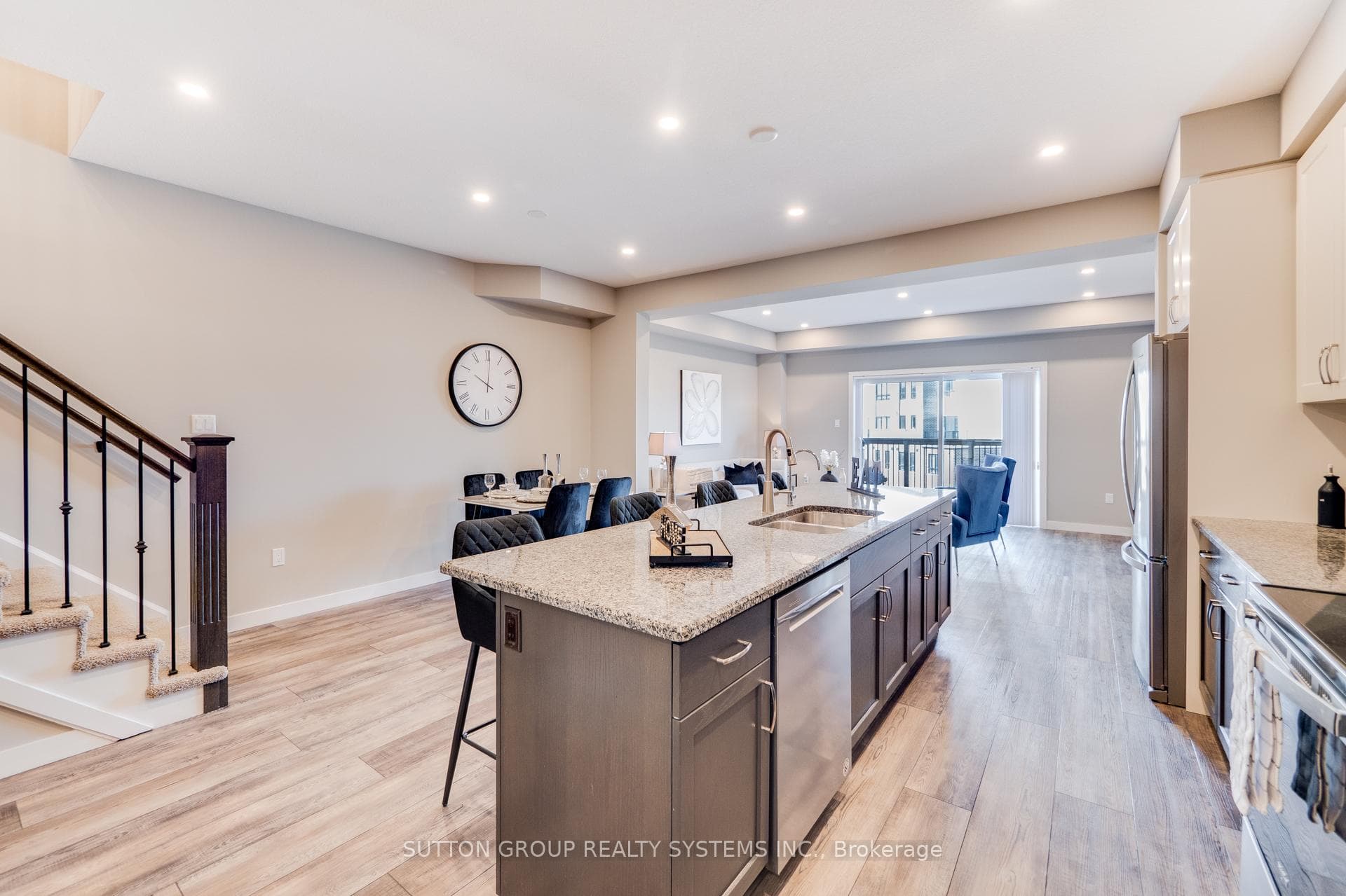 925 Robert Ferrie Drive photo 11
