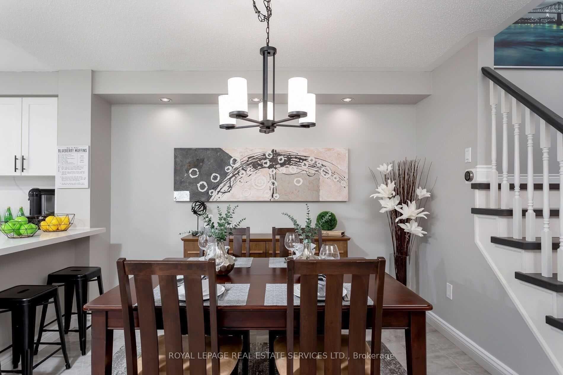 1619 Cartwright Crescent photo 4