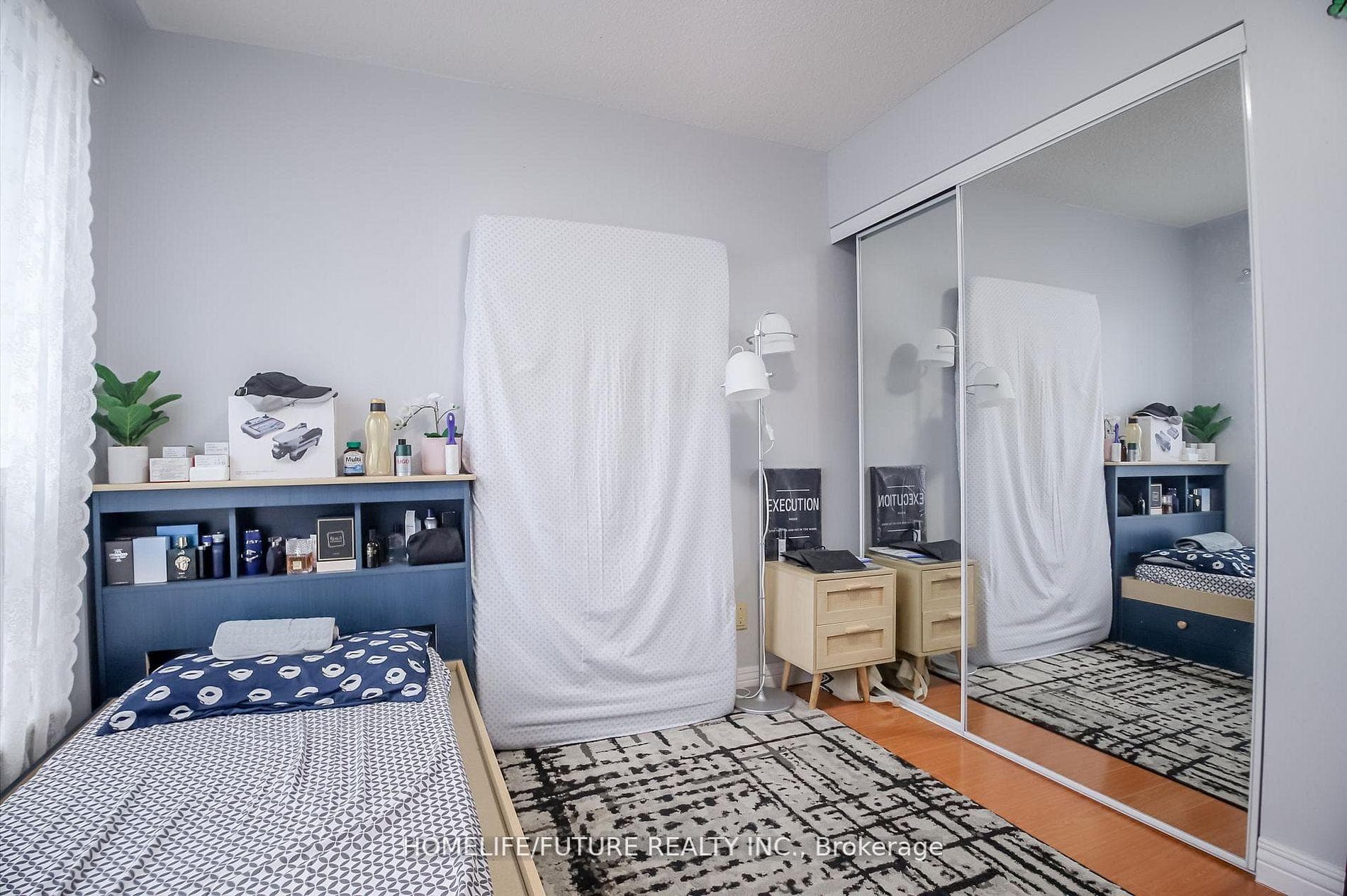 2550 Lawrence Avenue Unit 816 photo 16