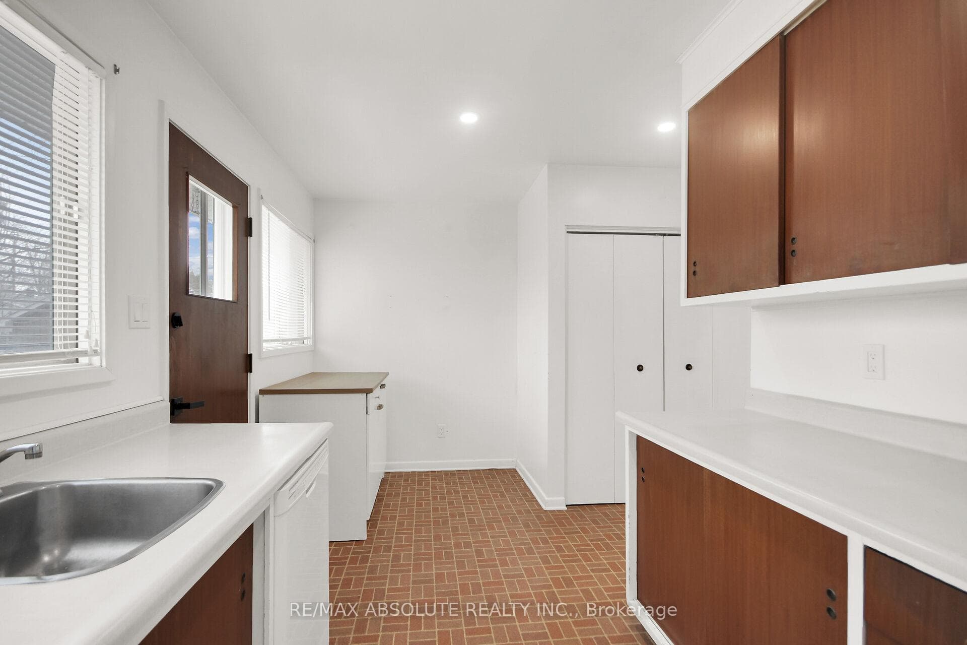 60 Foothills Drive photo 17