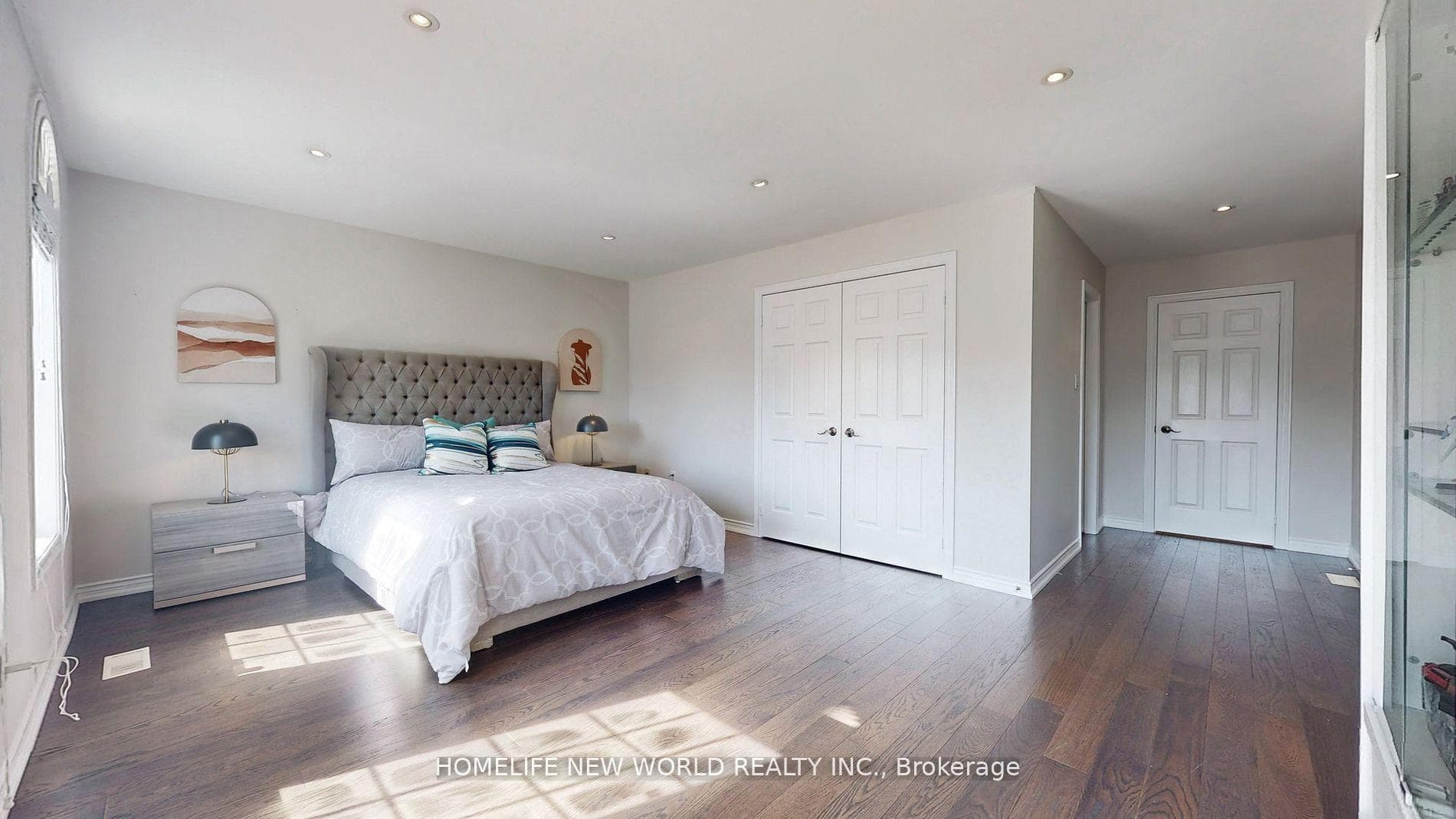 115 Golden Tulip Crescent photo 25