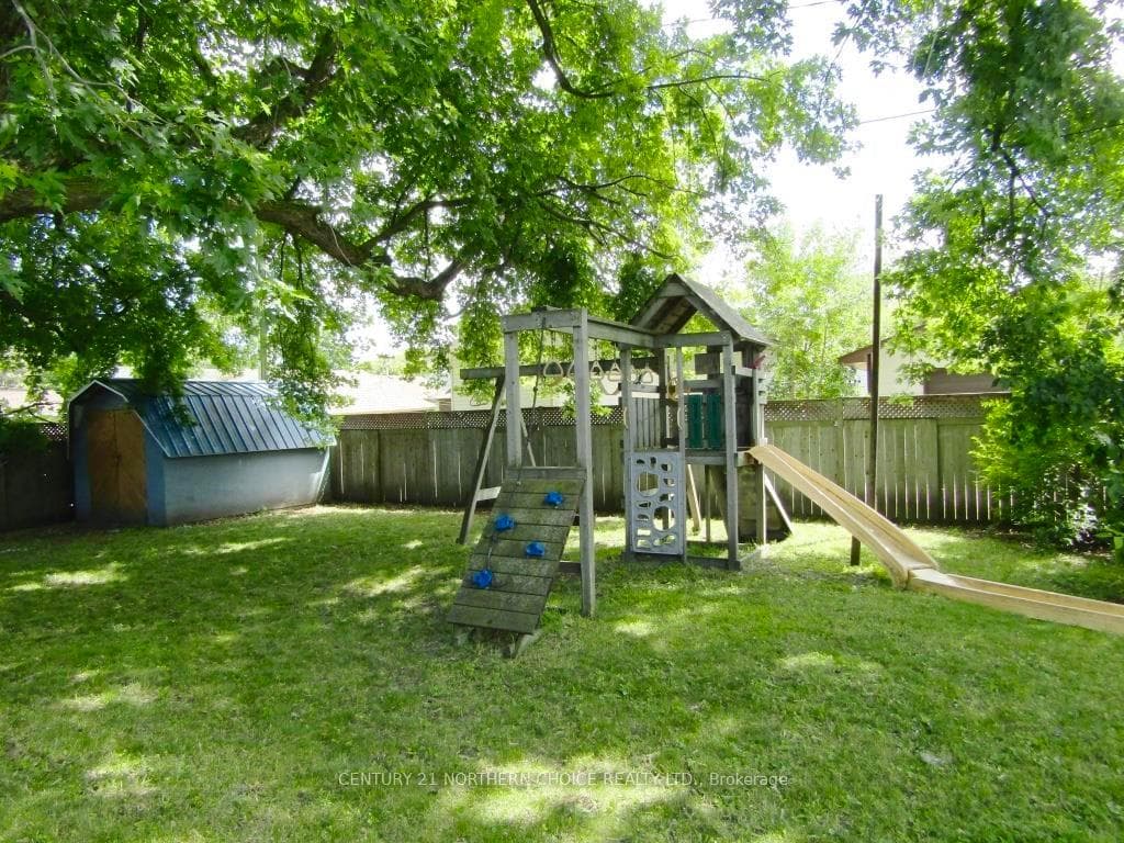 812 Christie Avenue photo 5