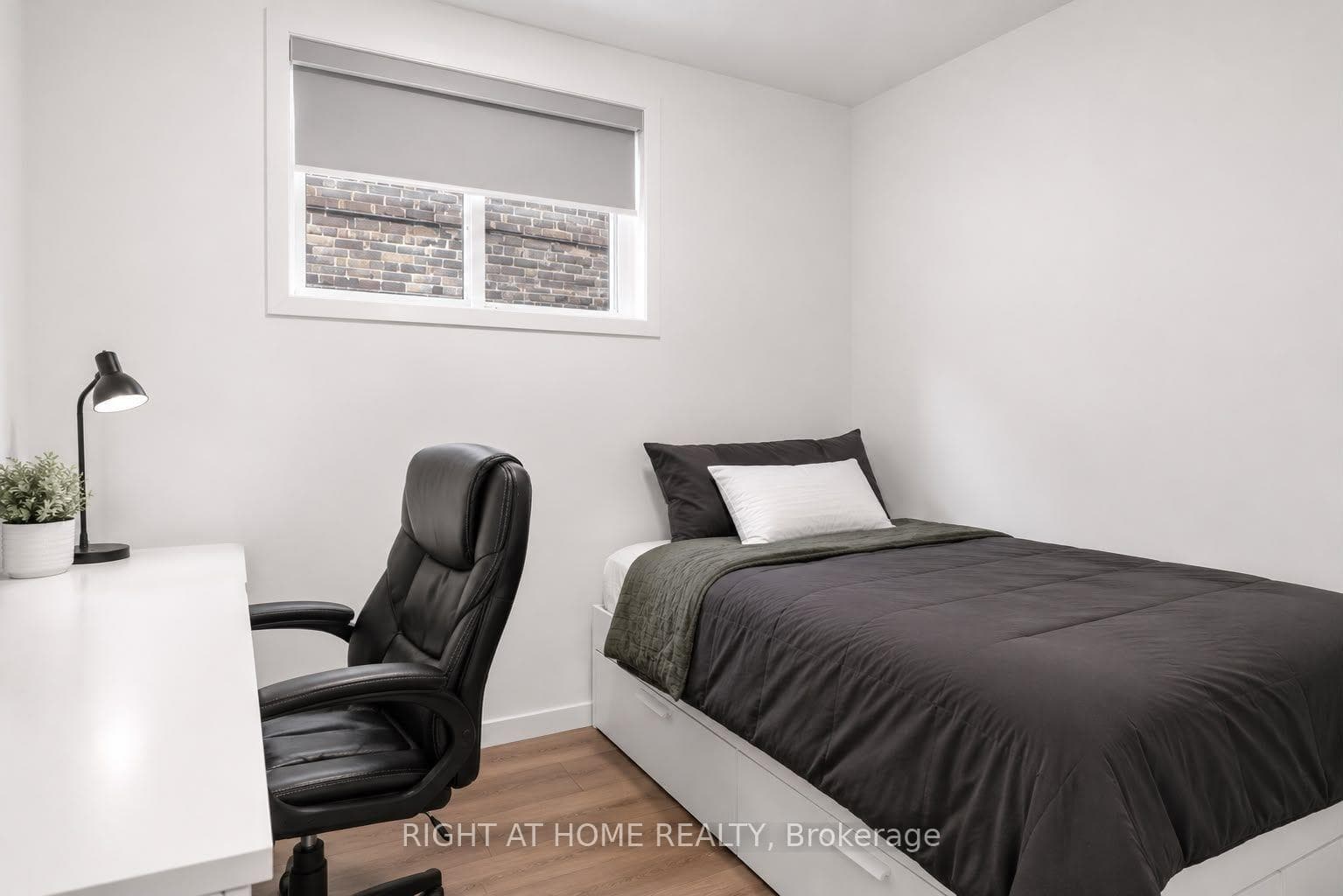 148 Glenlake Avenue Unit #7 photo 14