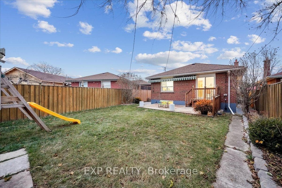 137 Kingsview Boulevard photo 39