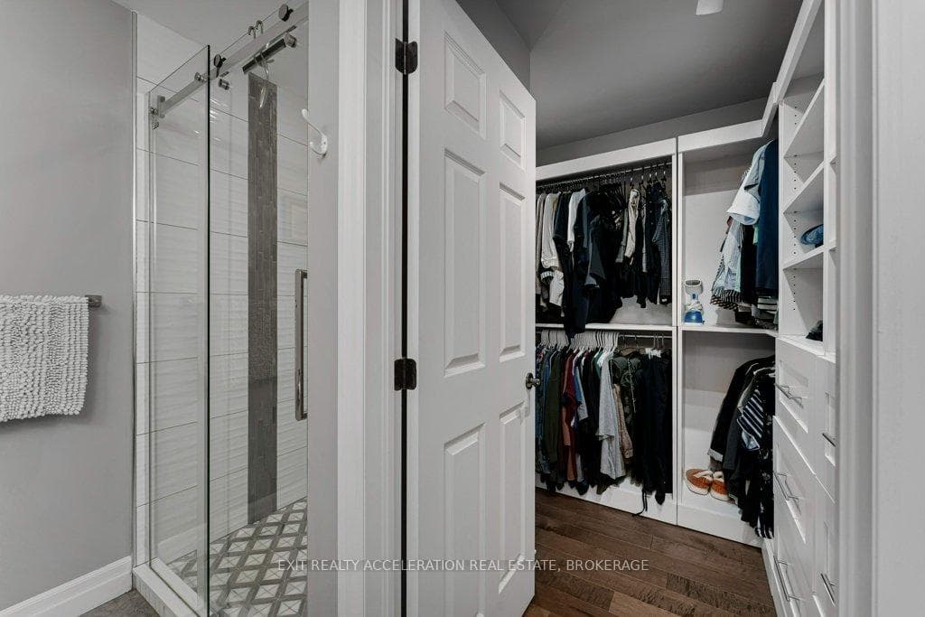 86 Hartwood Crescent photo 32