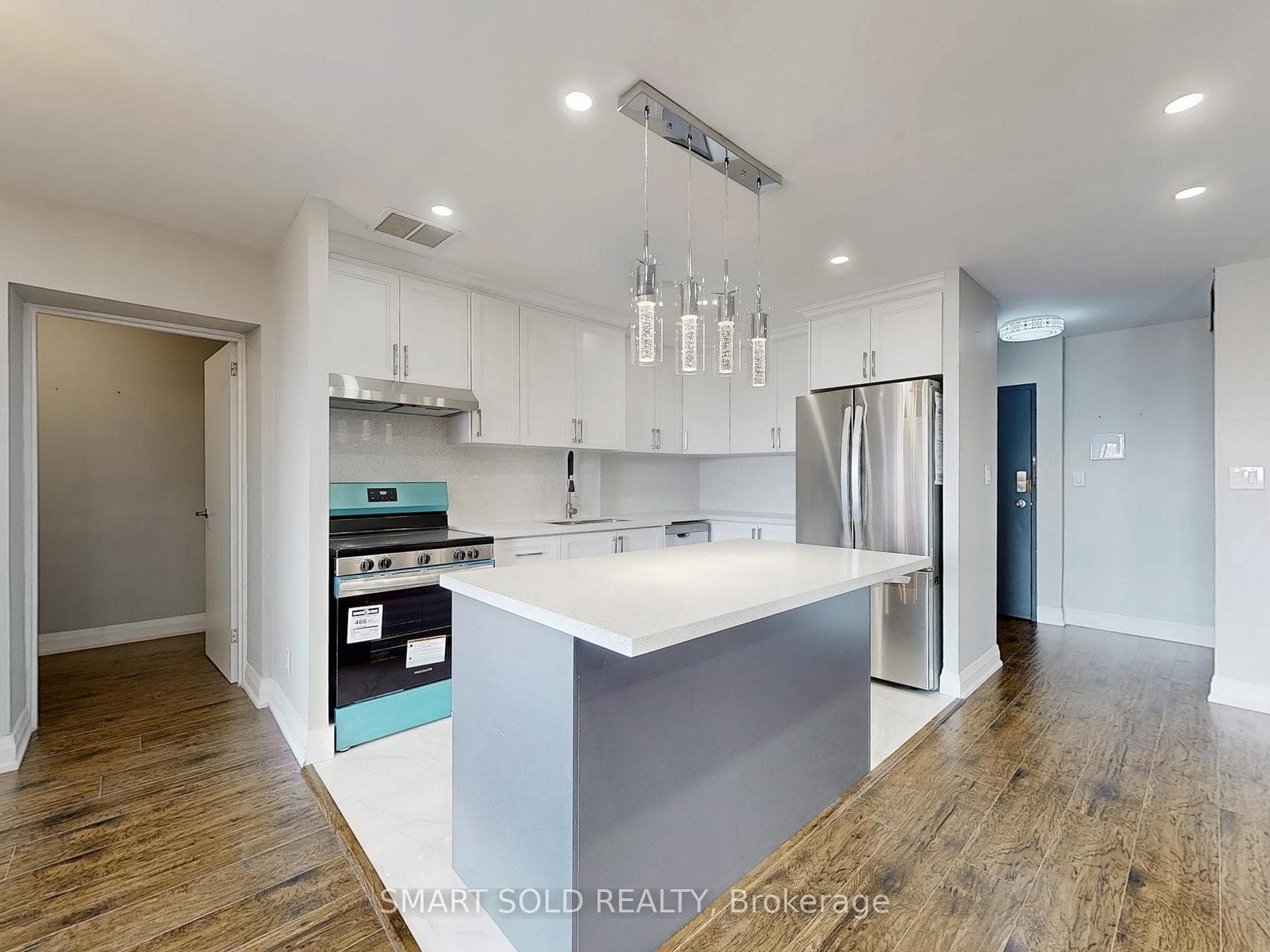 3025 The Credit Woodlands N/A Unit 212 photo 4