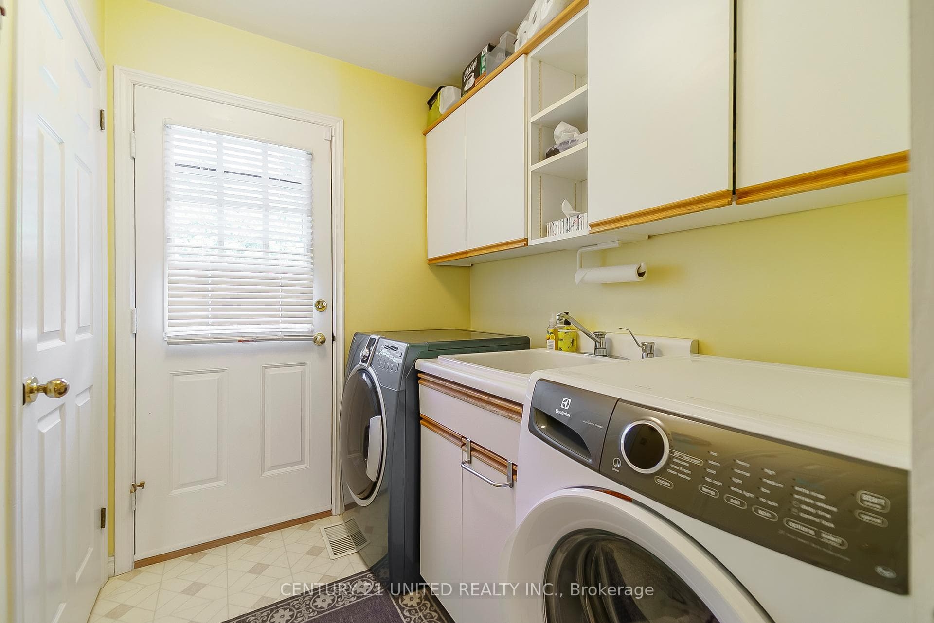 1656 Champlain Drive photo 25