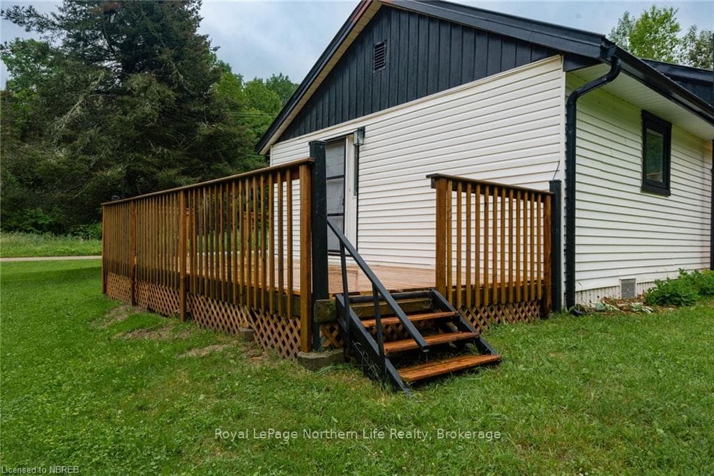 490 MAPLE Road photo 7
