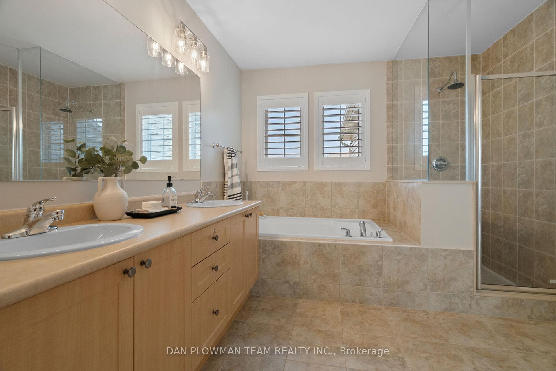 2399 Pilgrim Square photo 31