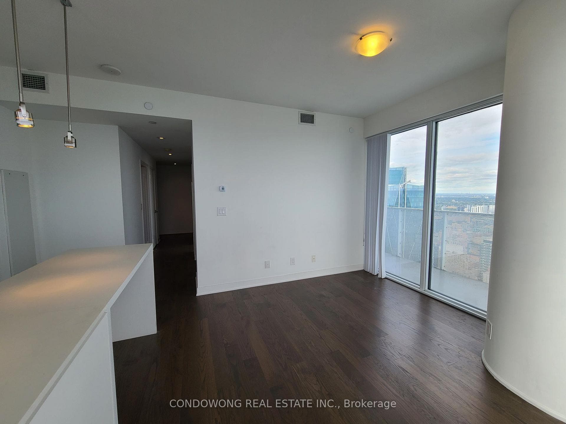 88 Harbour Street Unit 7107 photo 4
