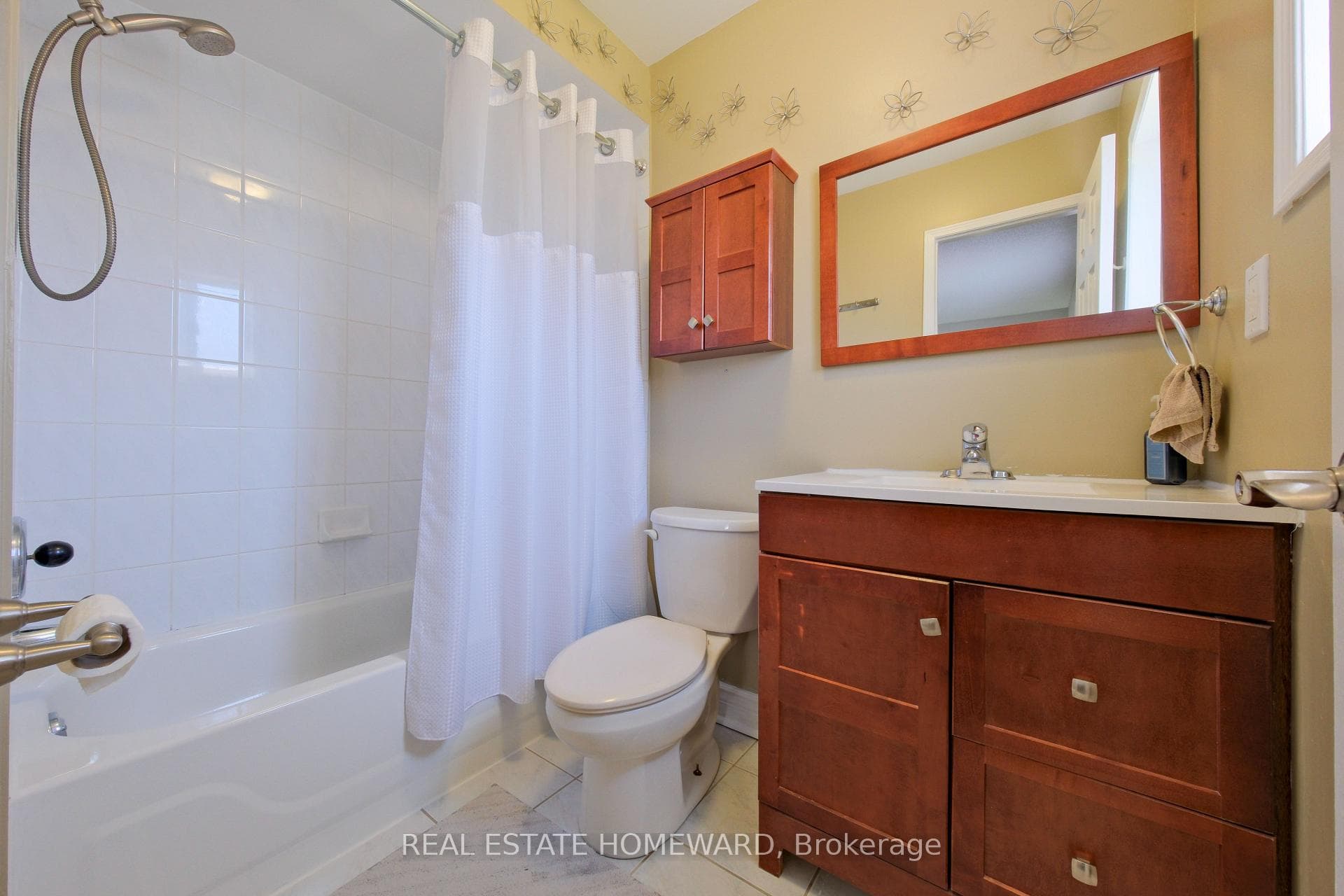 1283 Vincent Crescent photo 23
