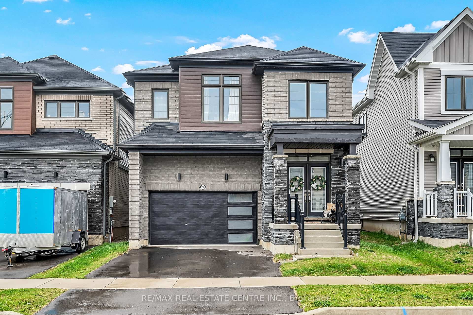198 Whithorn Crescent photo 2
