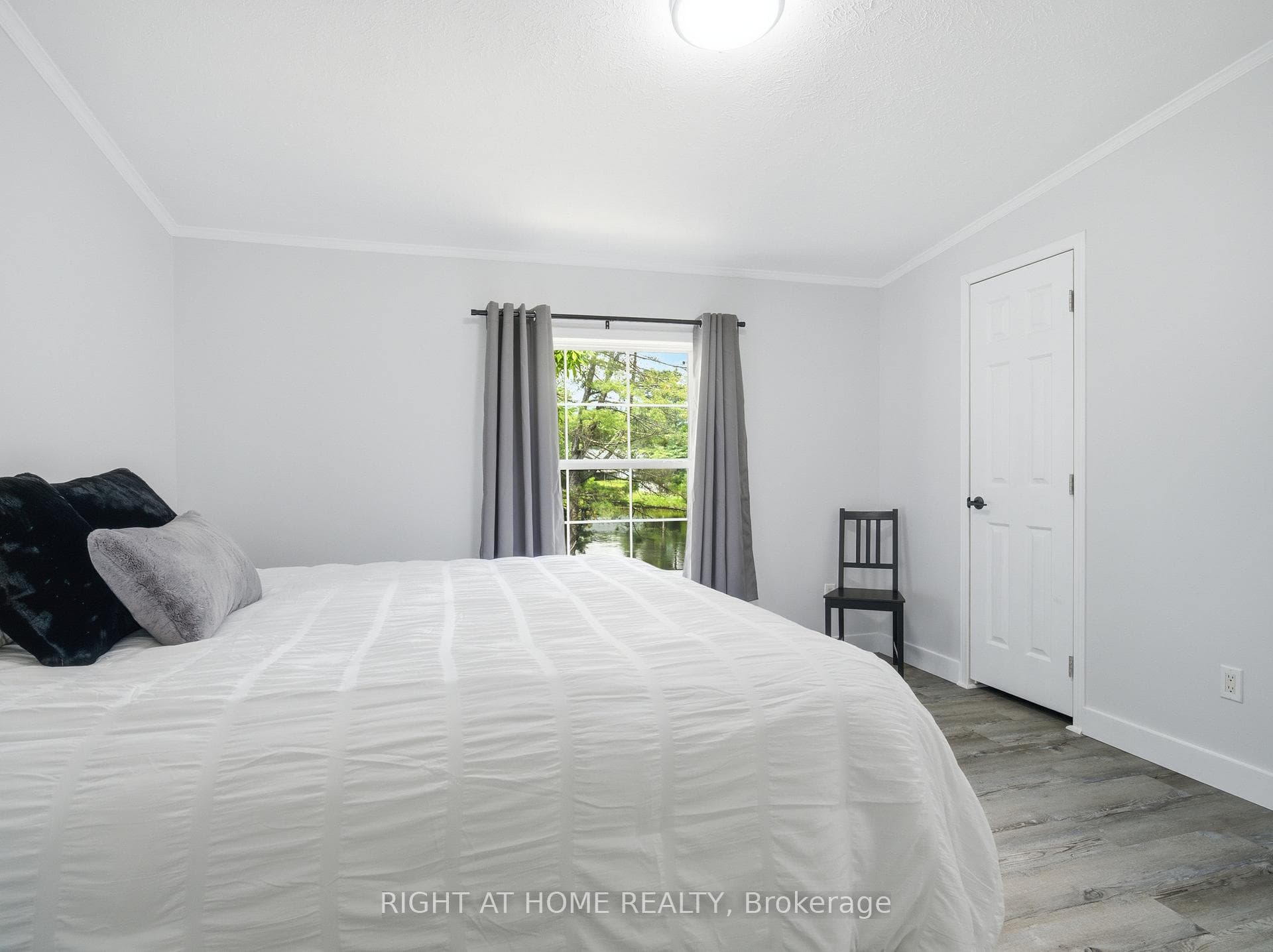 8168 Laidlaw Avenue photo 22