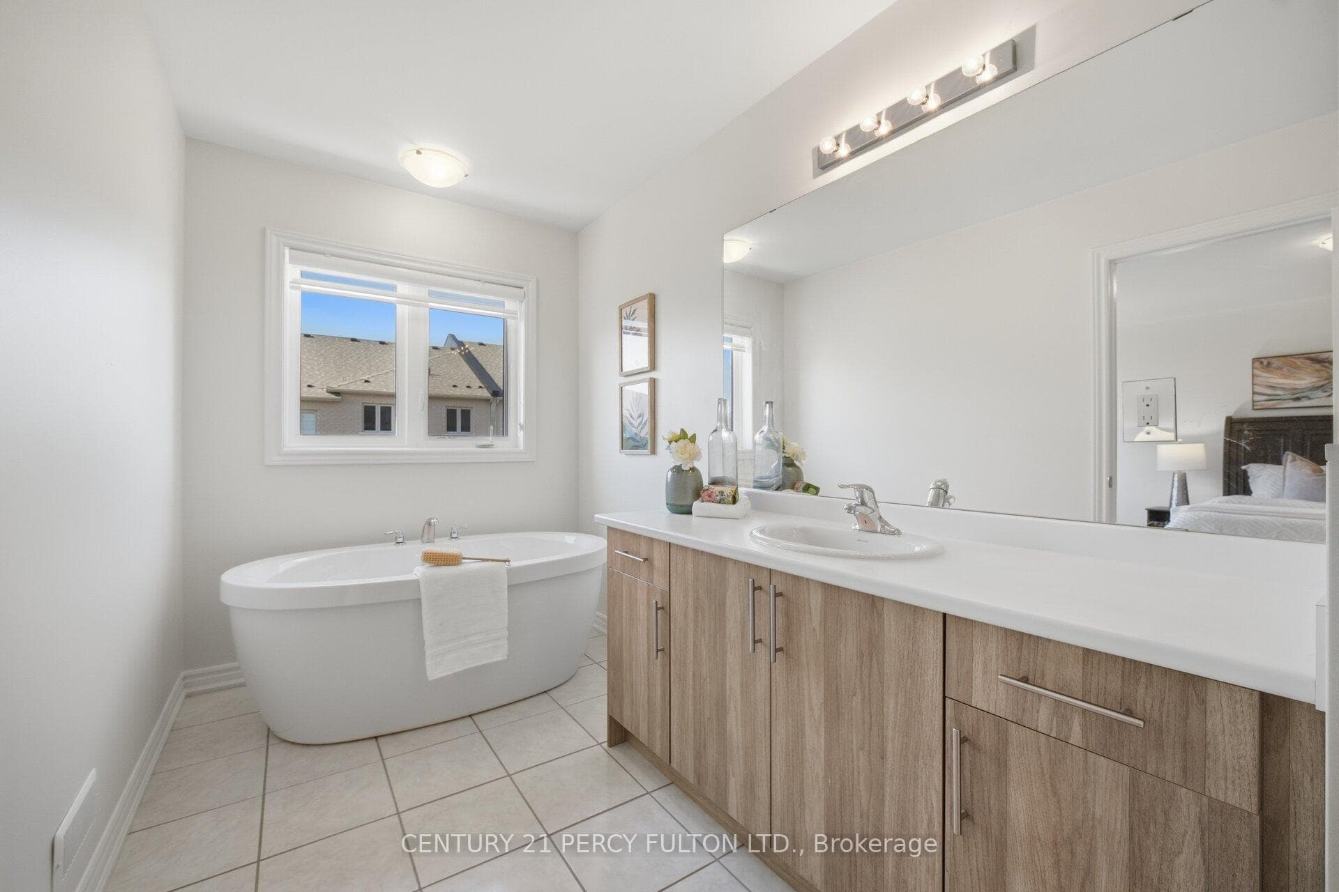 32 Mountainside Crescent photo 27