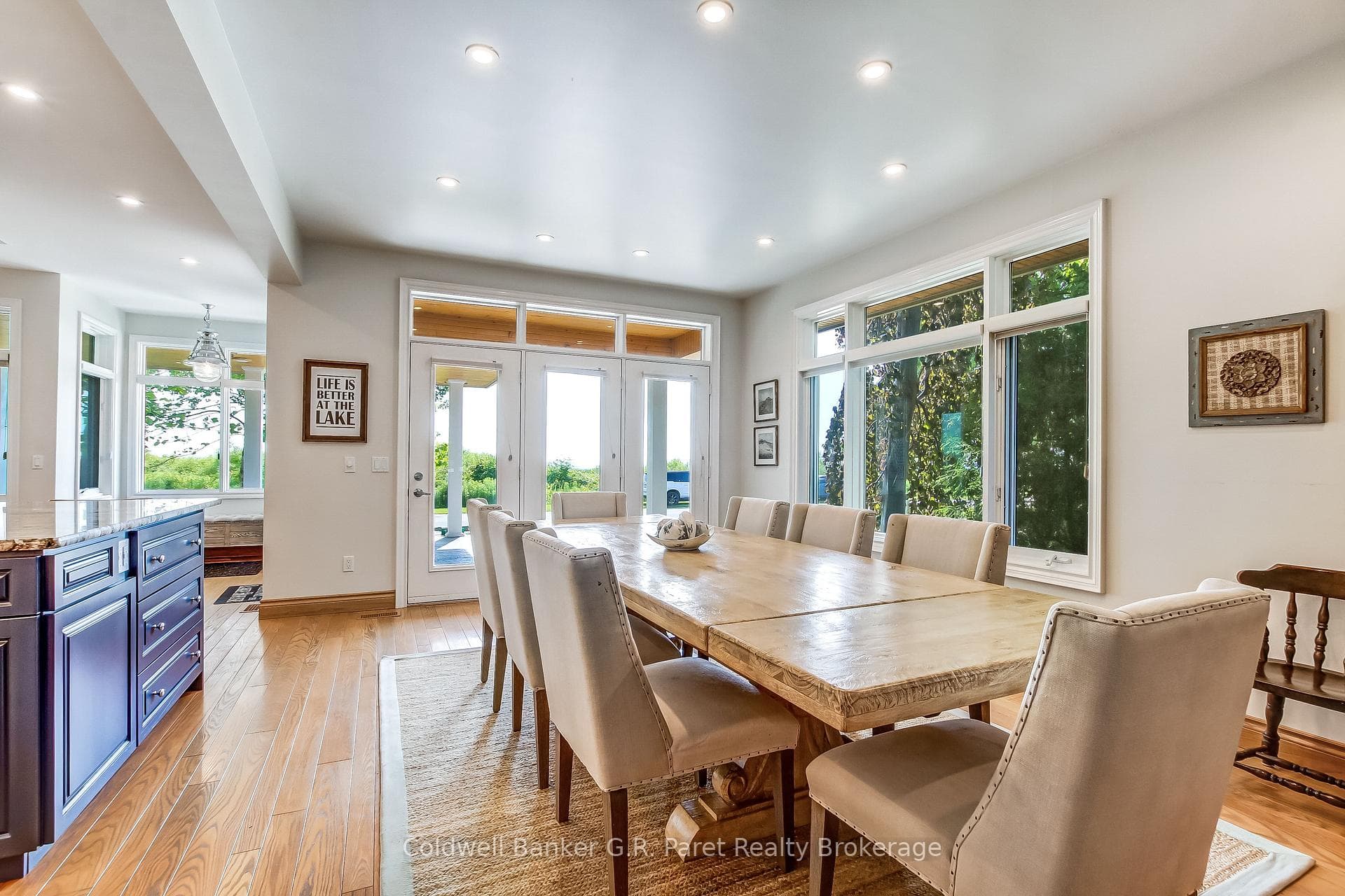Dining room.