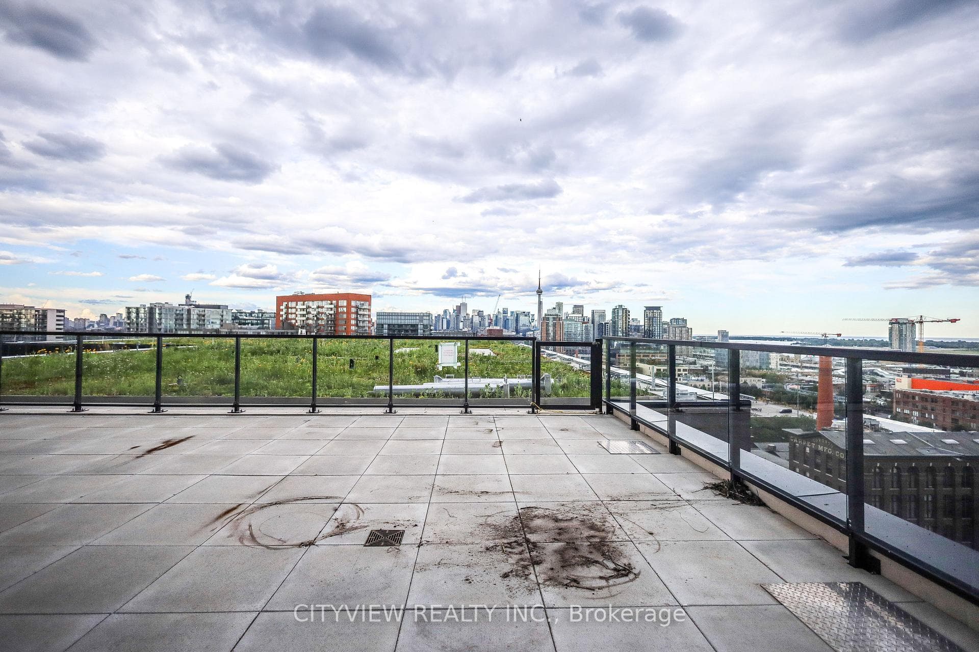 285 Dufferin Street Unit 1402 photo 22