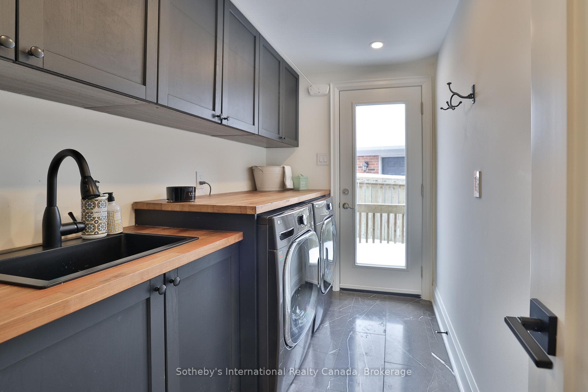 2464 Deer Run Avenue photo 22