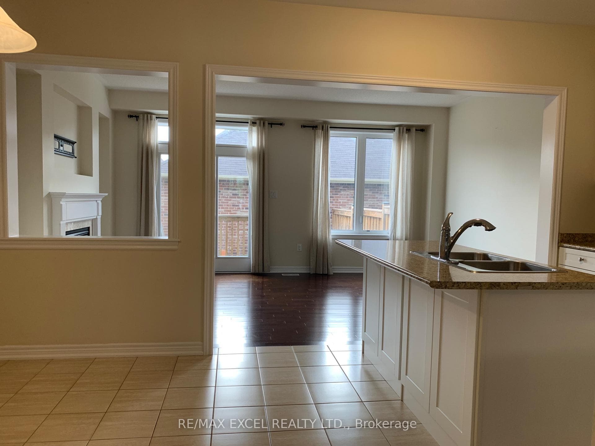 80 Diamond Jubilee Drive photo 5