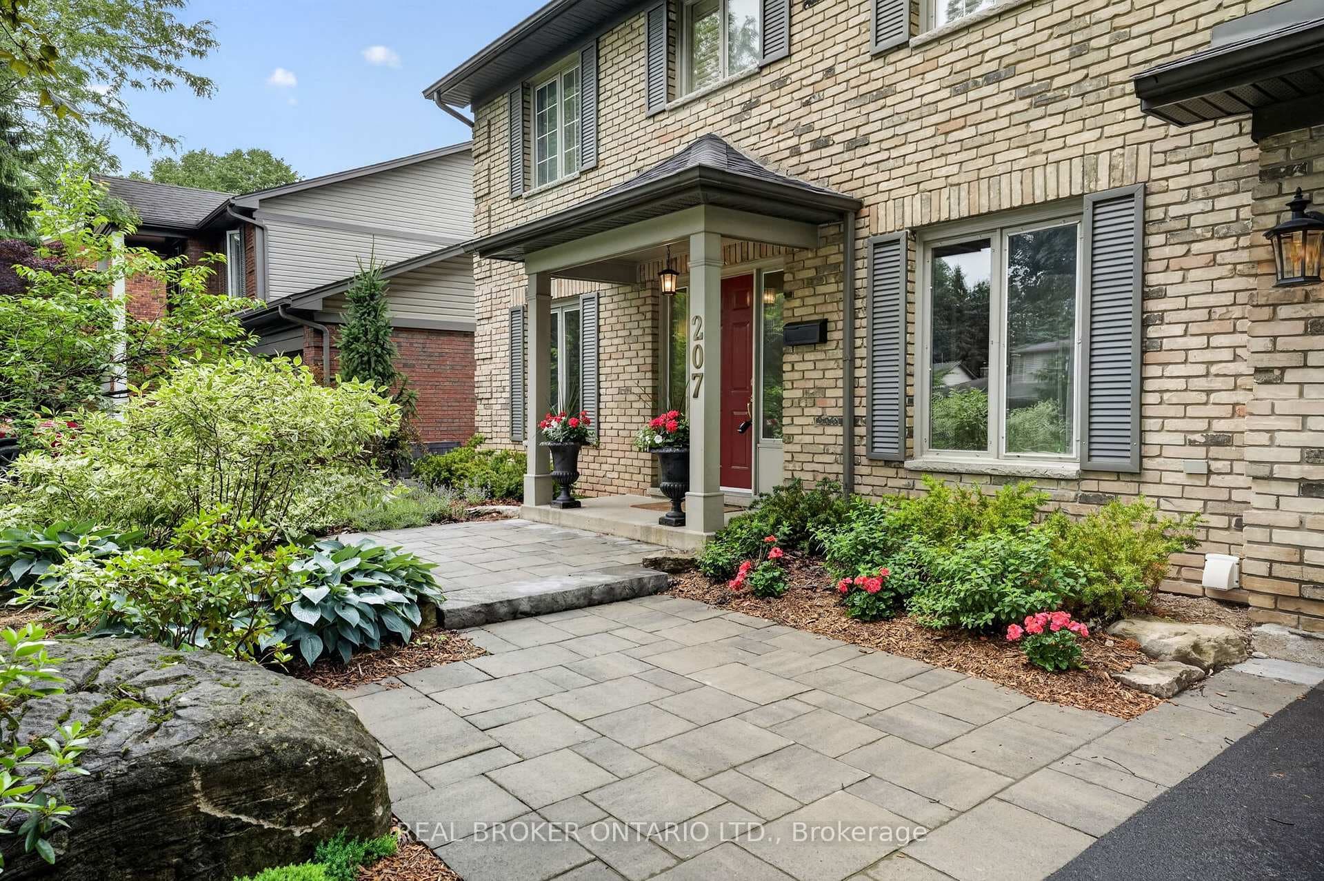 207 Longfield Crescent photo 8