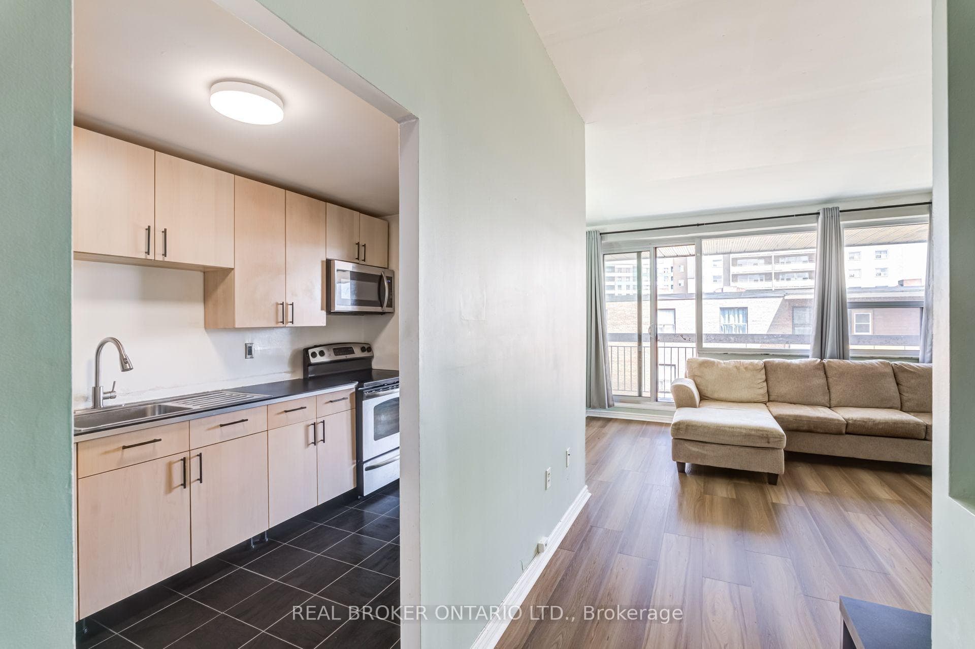 4060 Lawrence Avenue Unit 402 photo 5