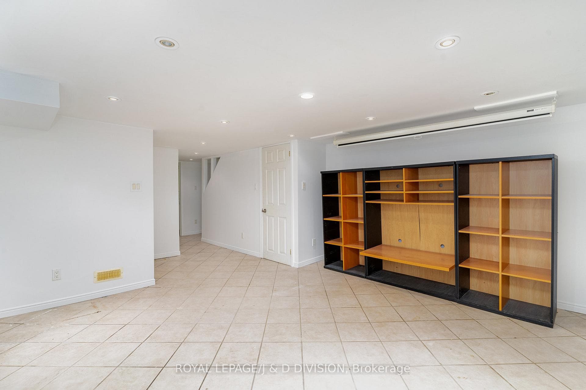490 Kingston Road photo 13