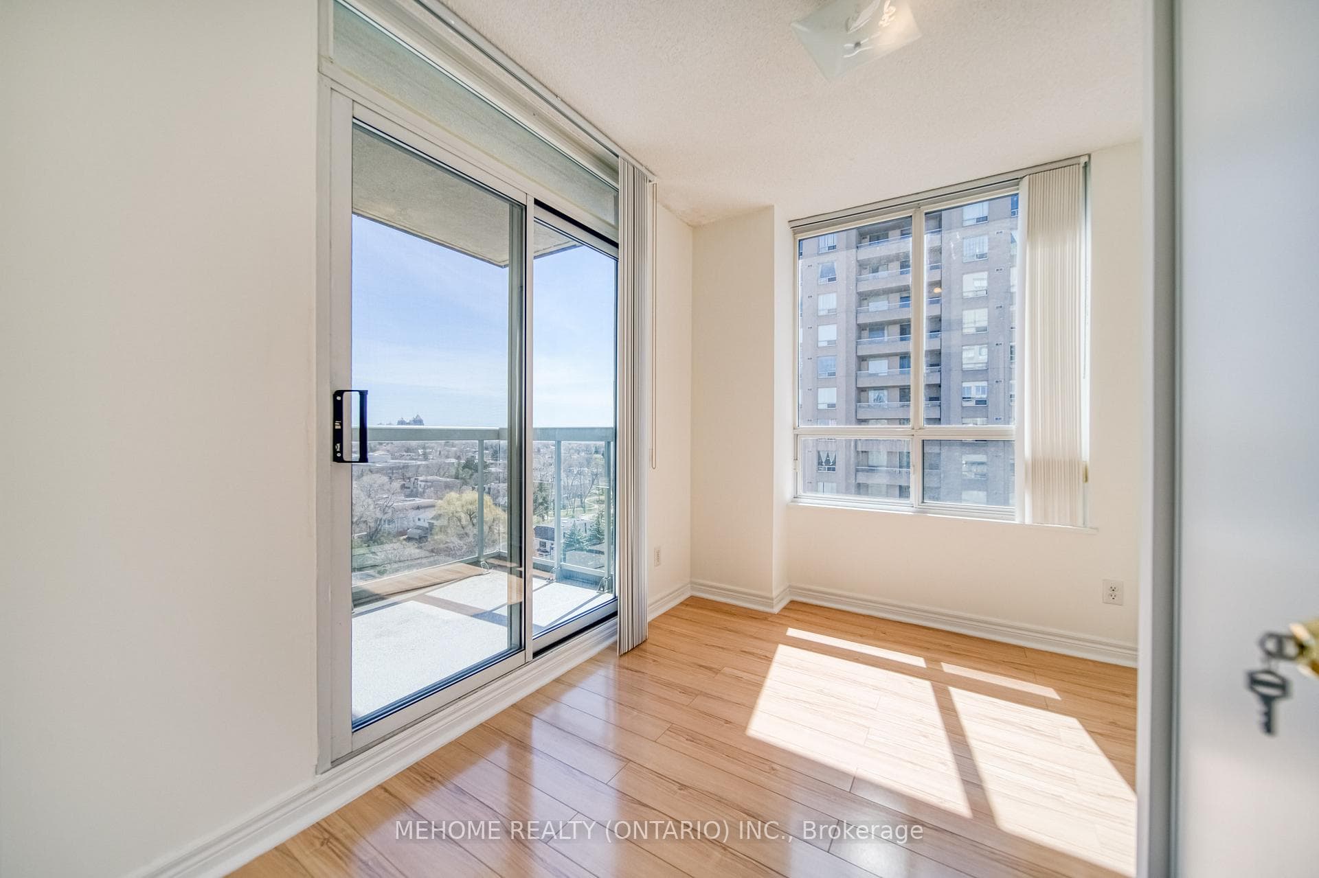 28 Empress Avenue Unit 1611 photo 24