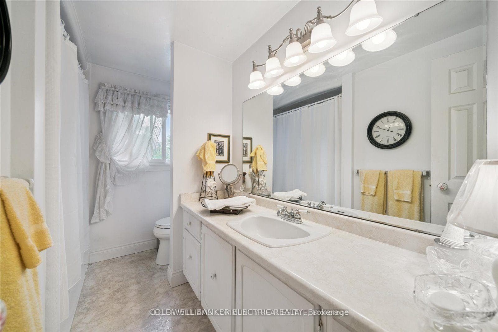 11 Bayleaf Court photo 18