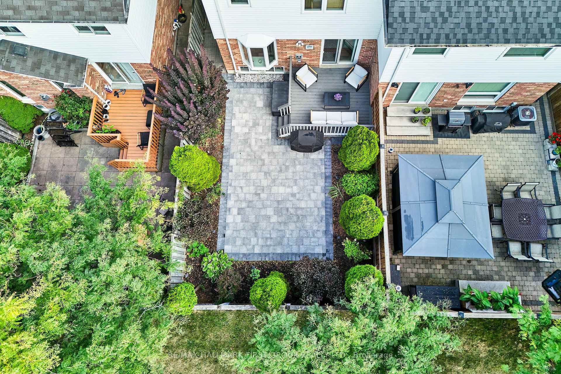 1505 Avonmore Square photo 6