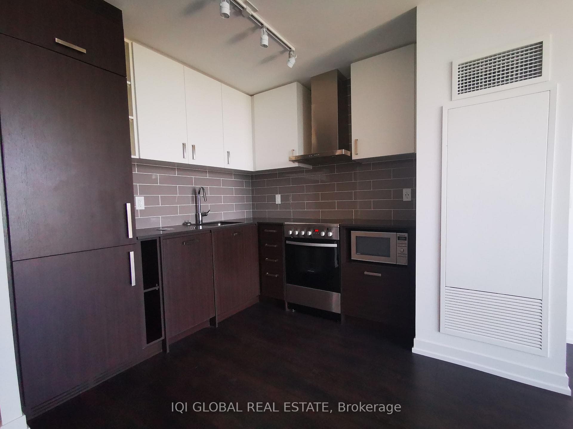 125 Redpath Avenue Unit 2712 photo 3