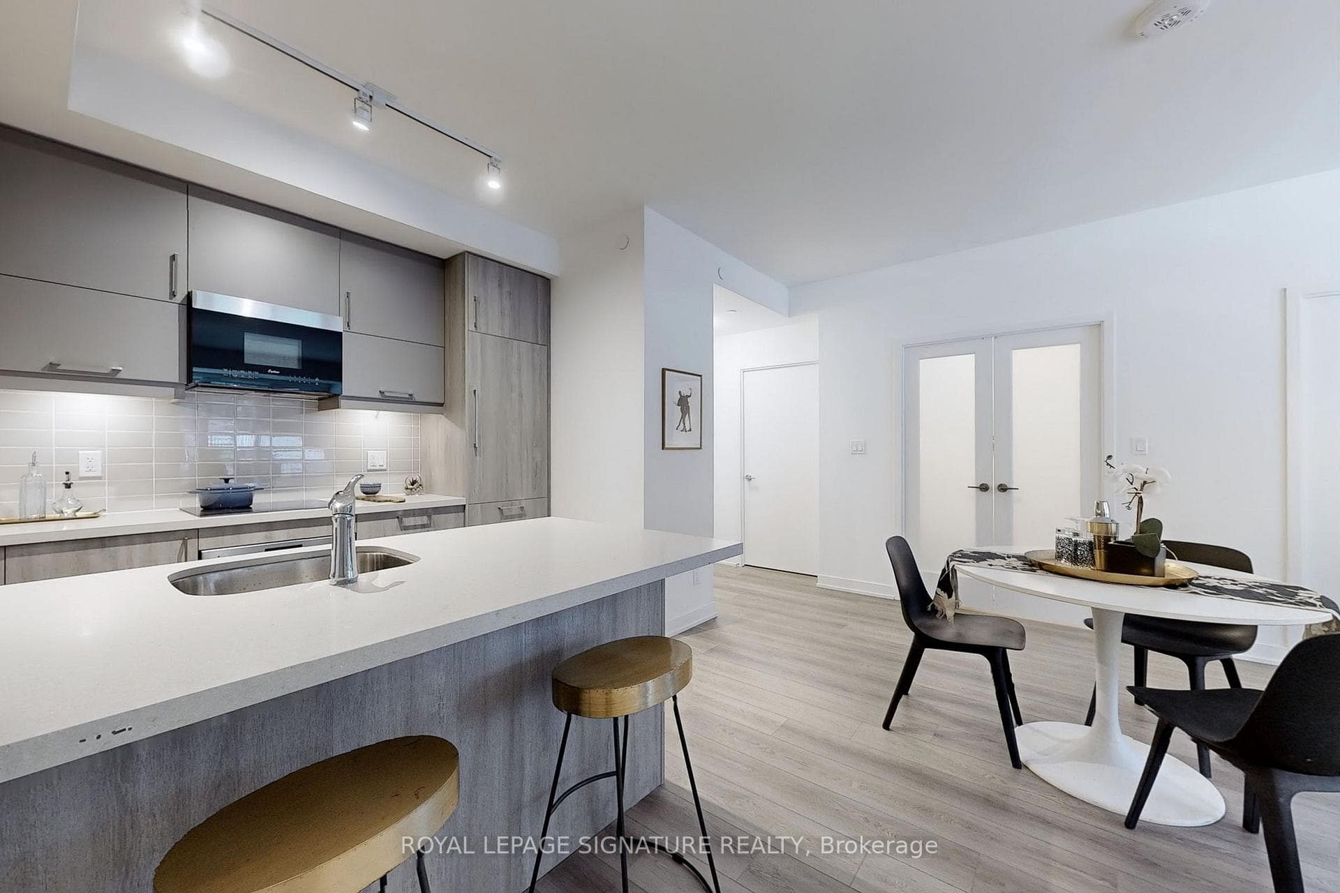 38 Simcoe Promenade Street Unit 303C photo 3