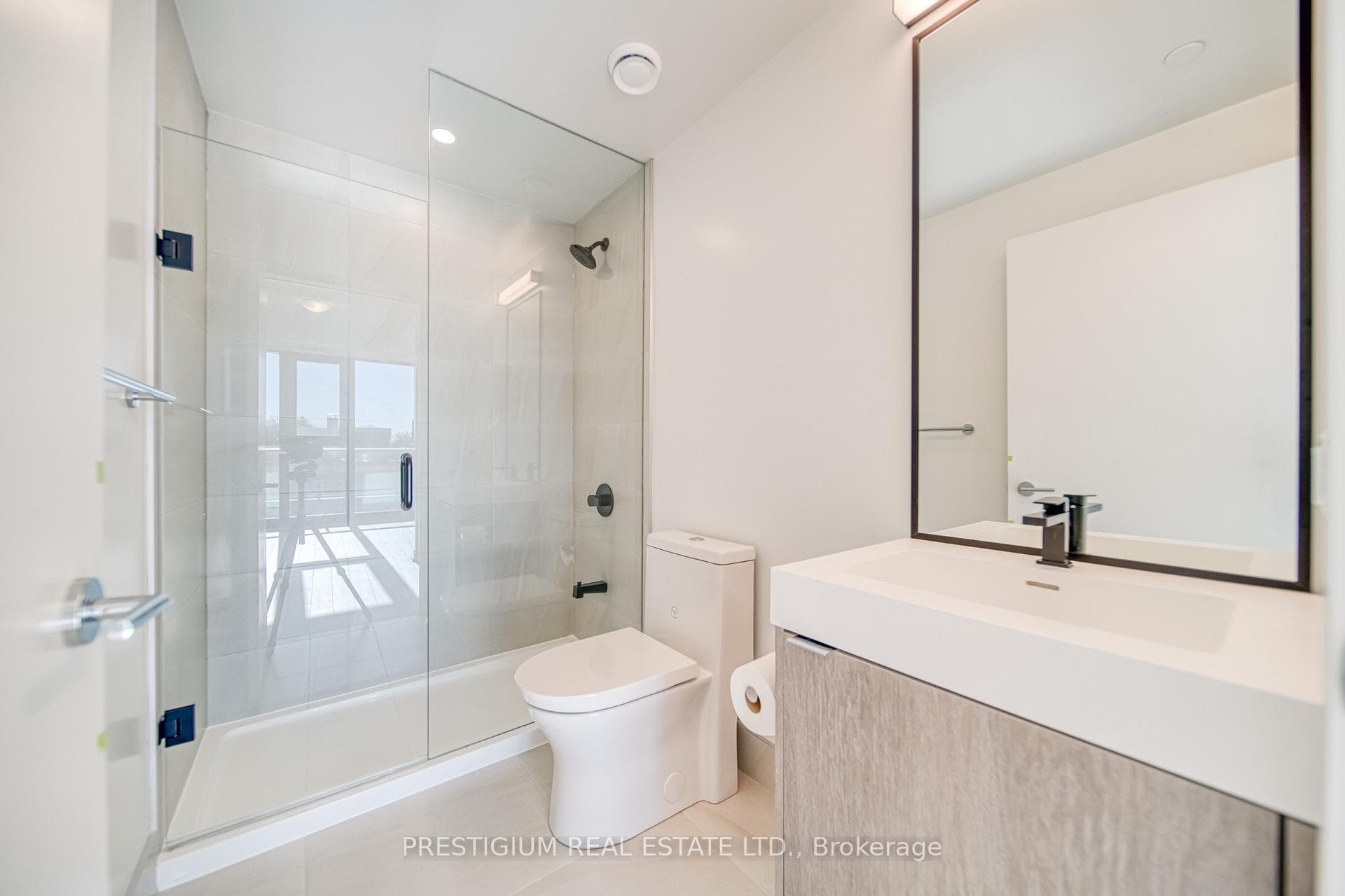 250 Lawrence Avenue Unit 421 photo 23