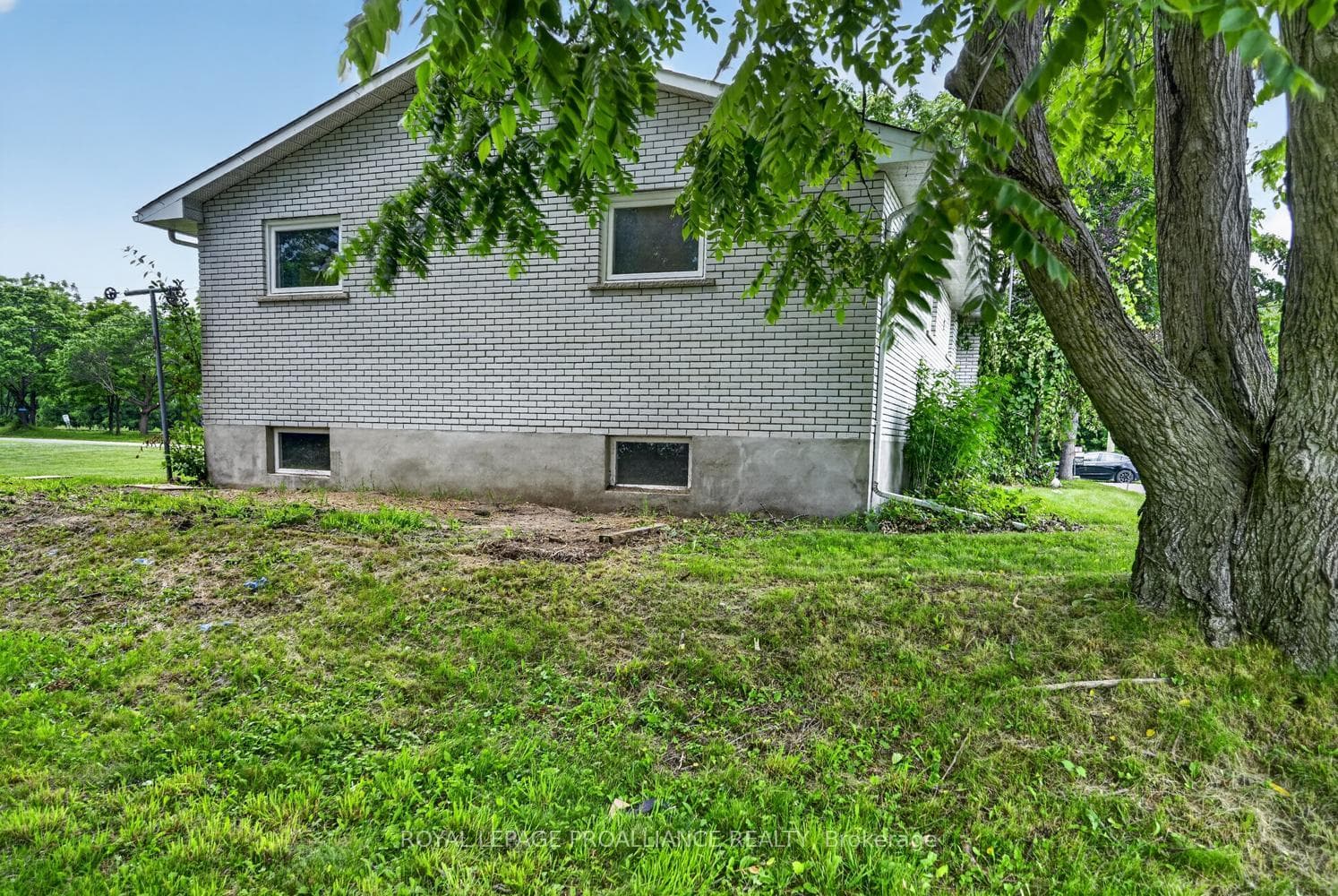 415 RAILWAY Avenue photo 31
