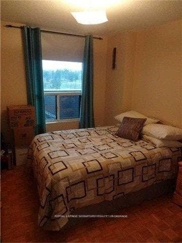 1535 Lakeshore Road Unit 807 photo 9