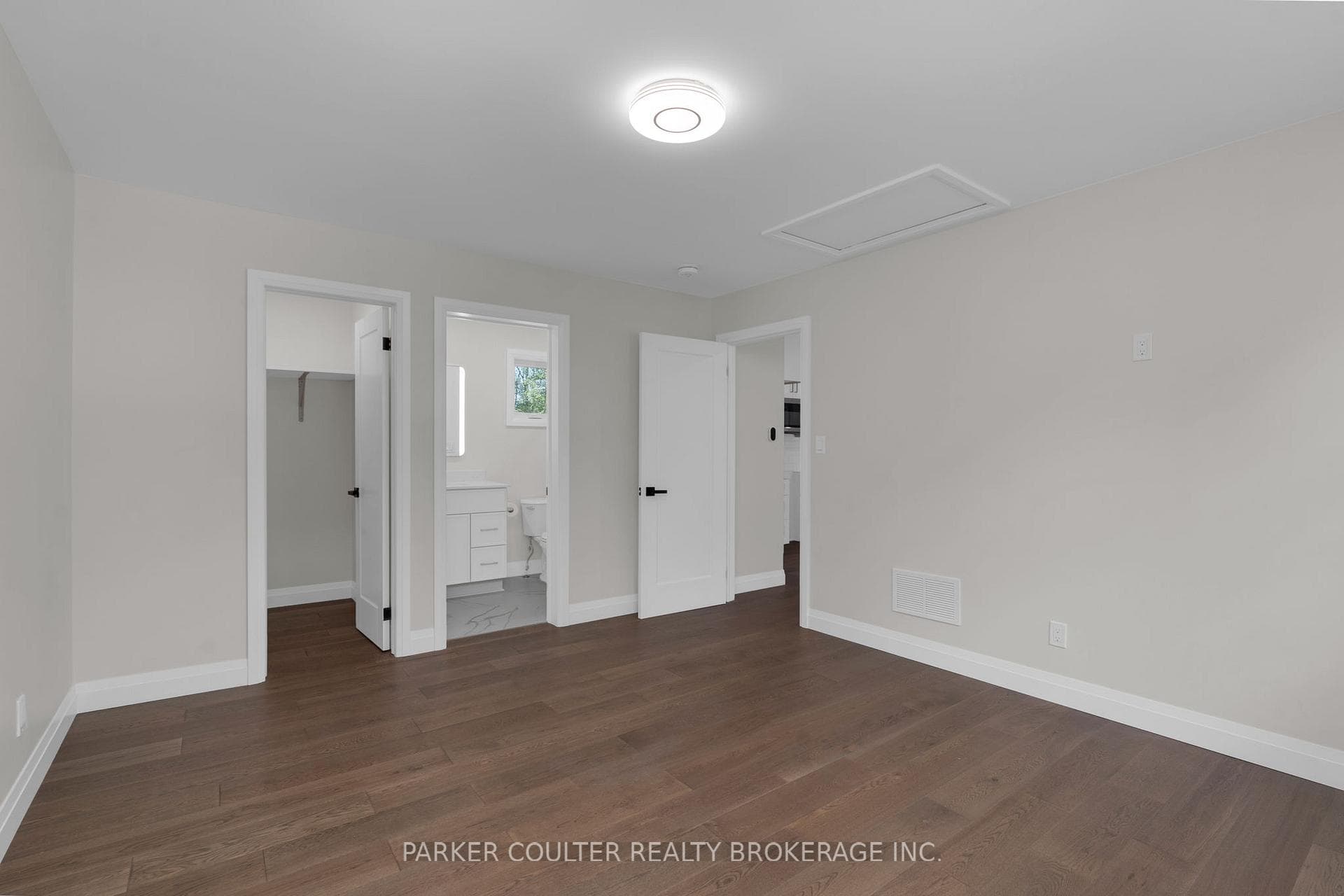 8 Caswell Road photo 19