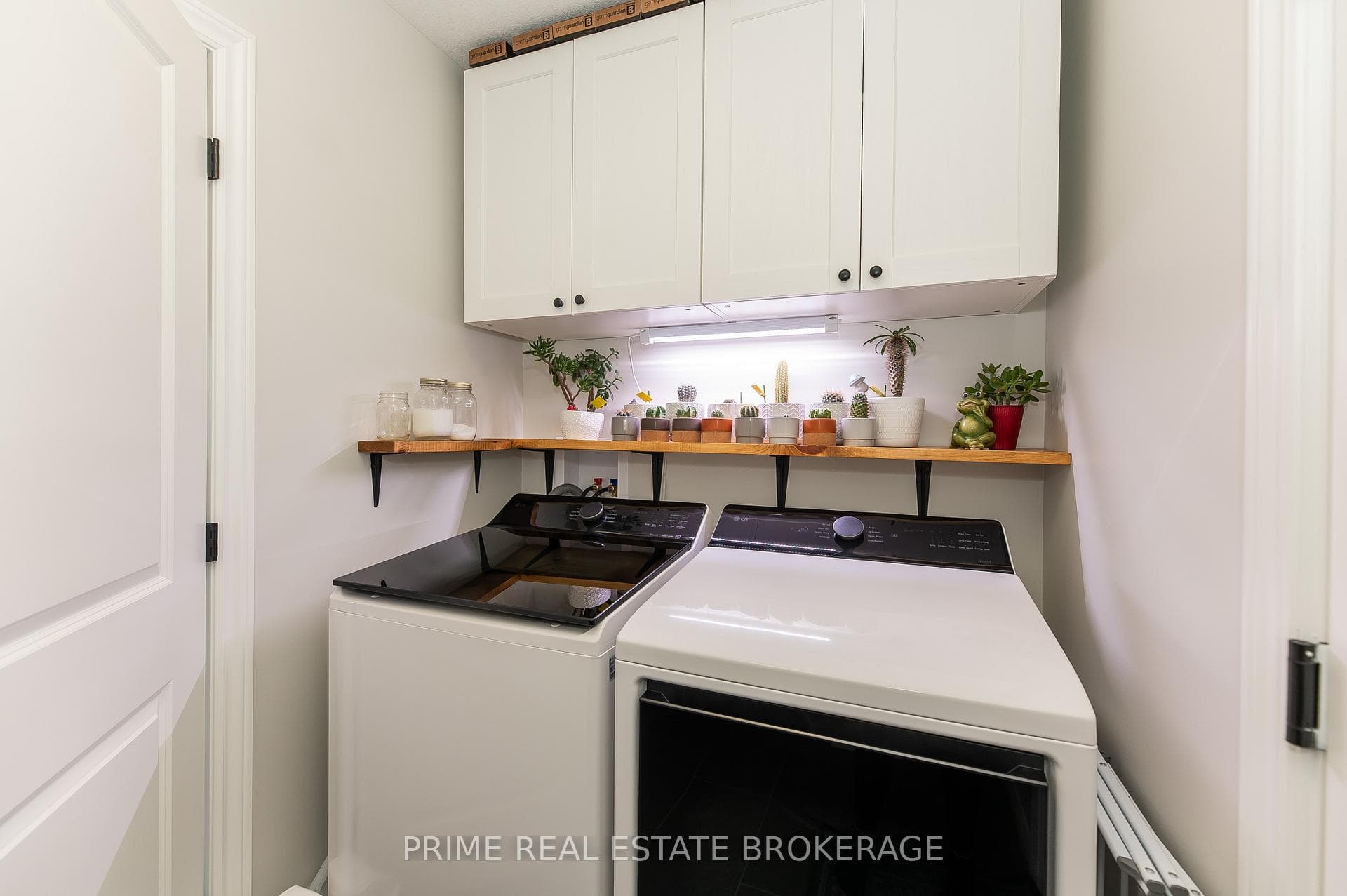 2 Macleod Court photo 18