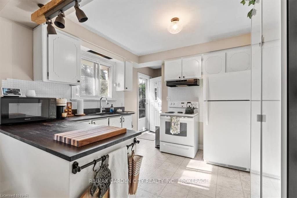 16 Hazelwood Avenue photo 11