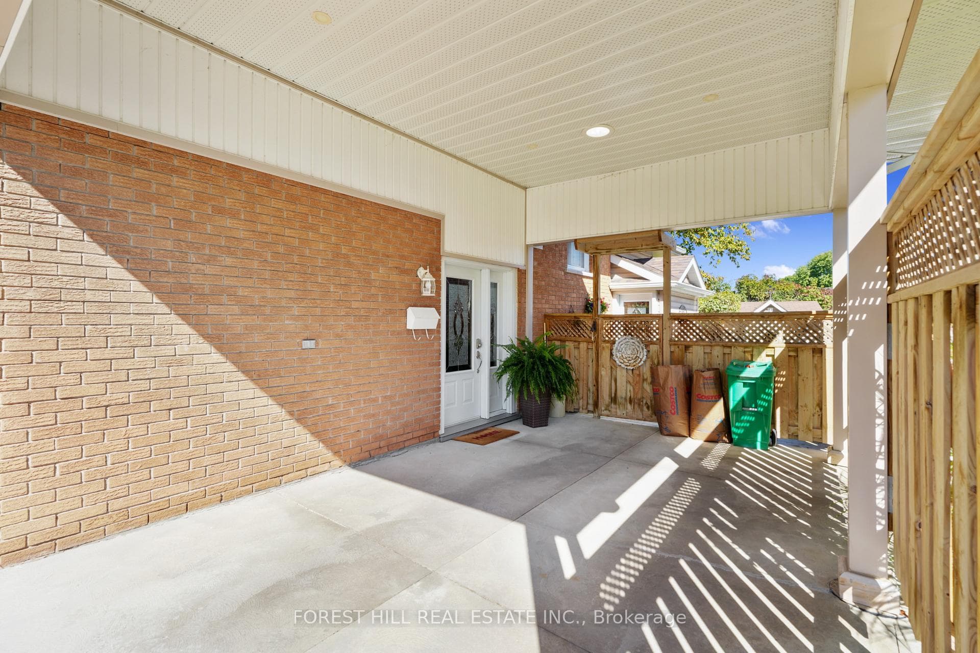 1022 Southlawn Drive photo 3