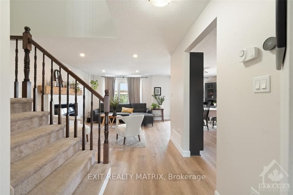 128 ABBEY Crescent photo 6
