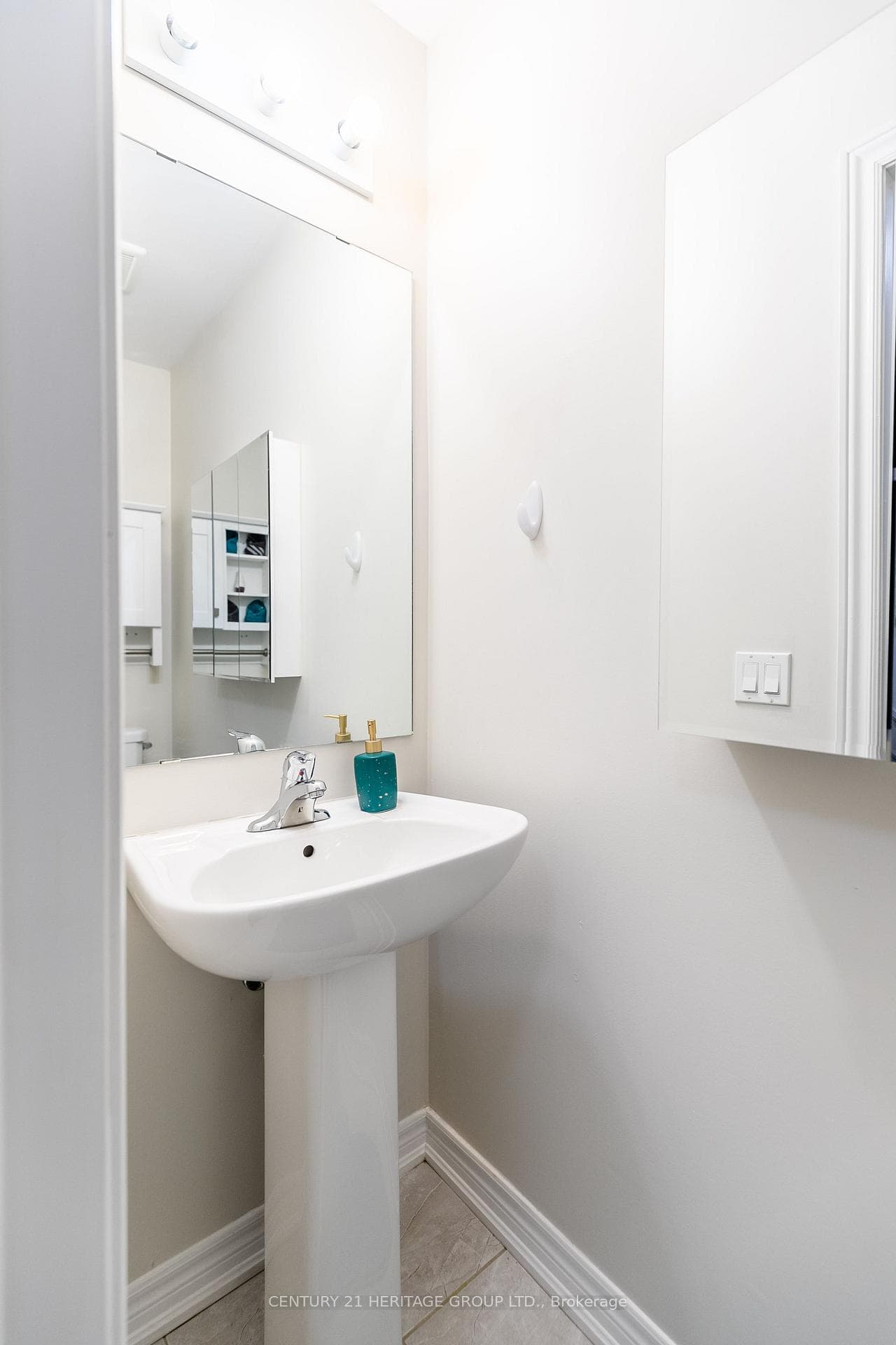 38 Southshore Crescent photo 17