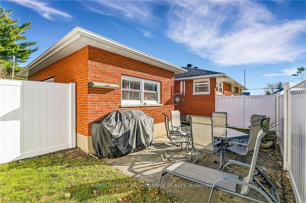 419 ST LAWRENCE Street photo 24