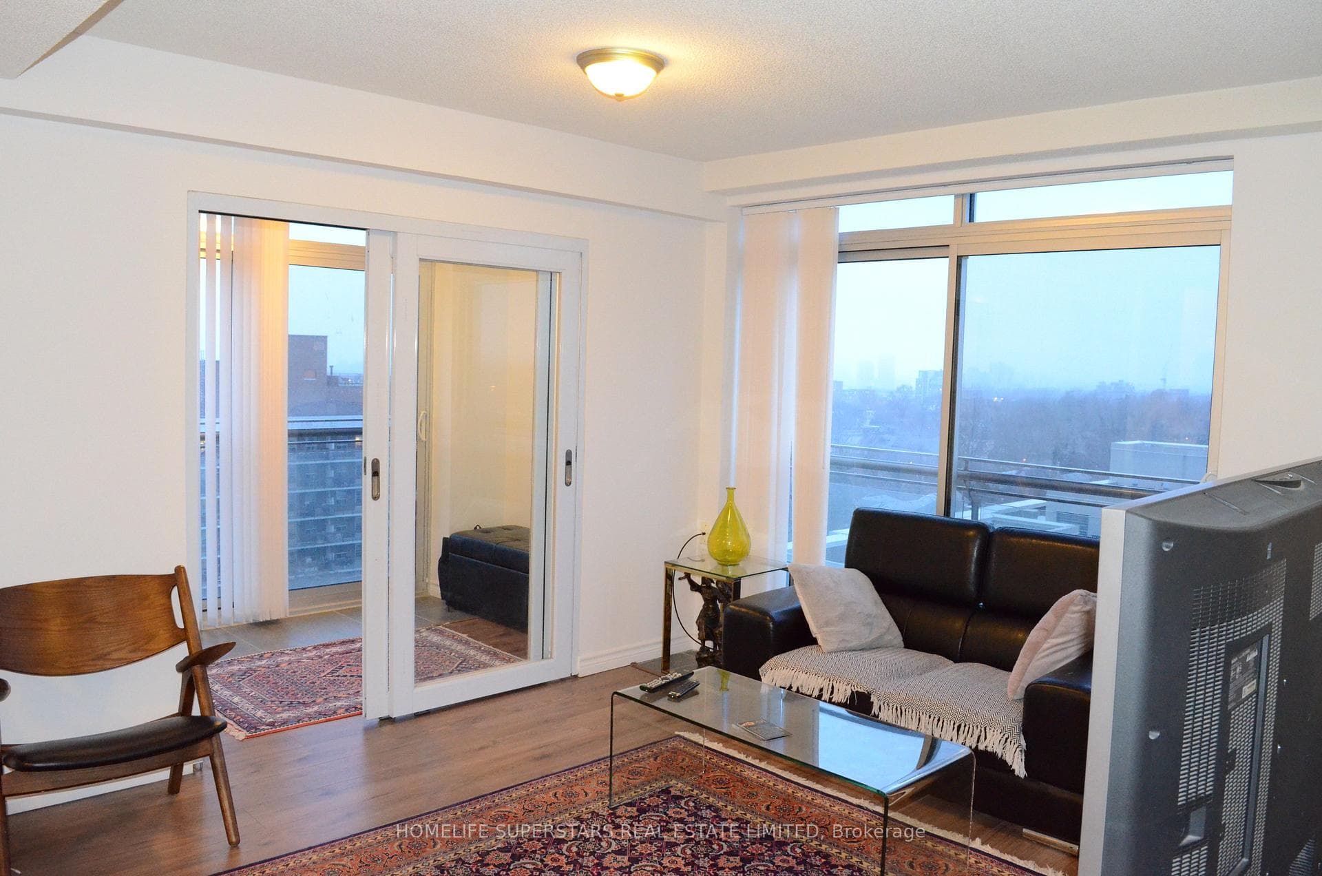 15 Maplewood Avenue Unit 1011 photo 3