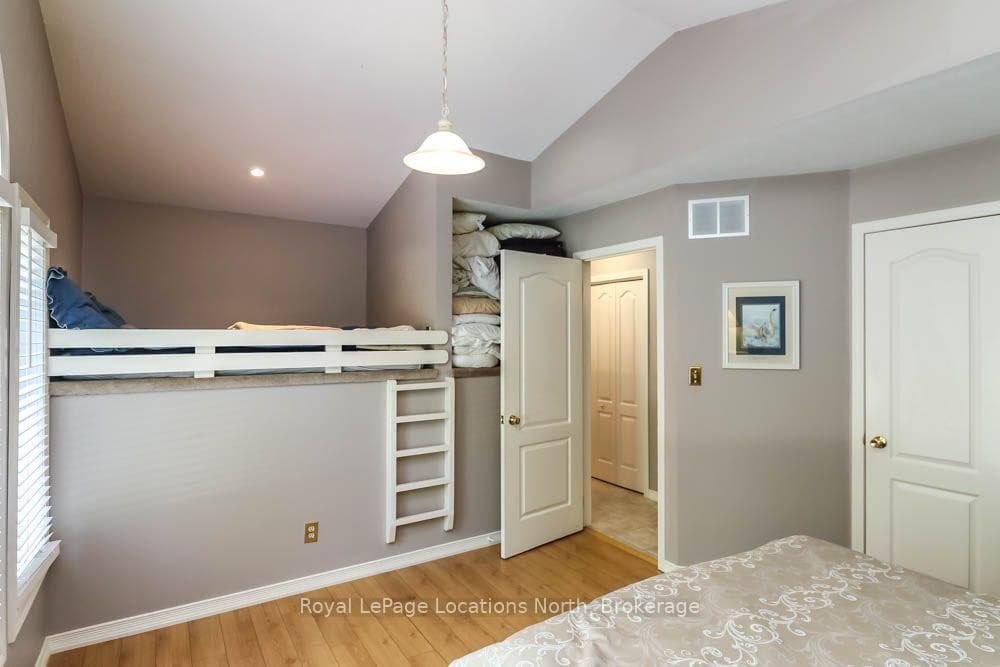 Special Built-in Bunk Bed in 2nd Bedroom