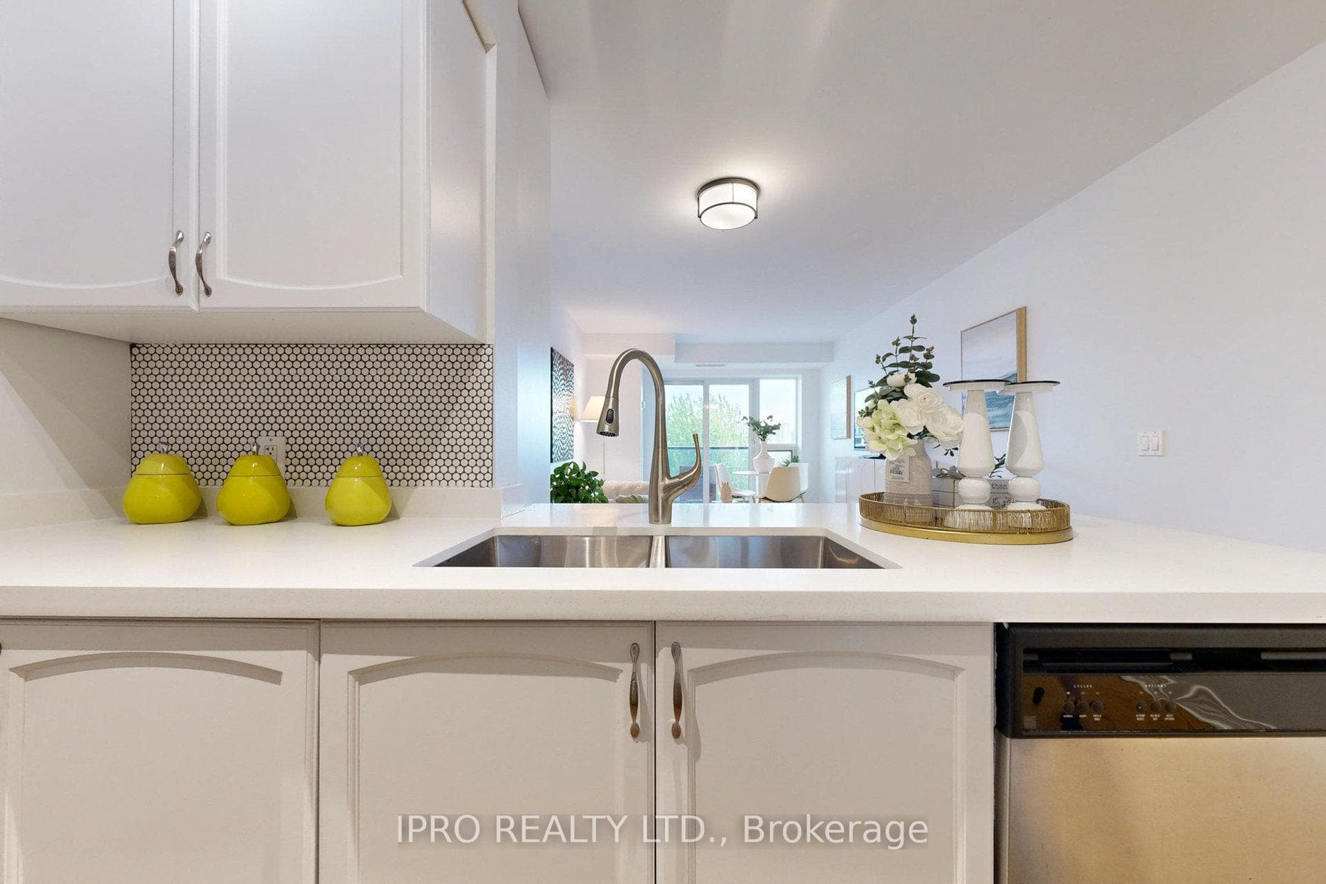 61 Heintzman Street Unit 511 photo 8