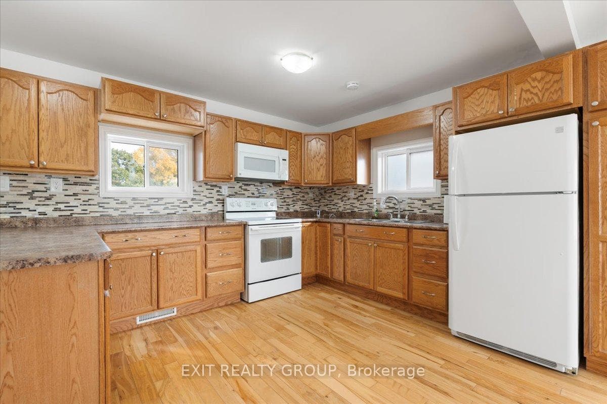 156 Catharine Street photo 8
