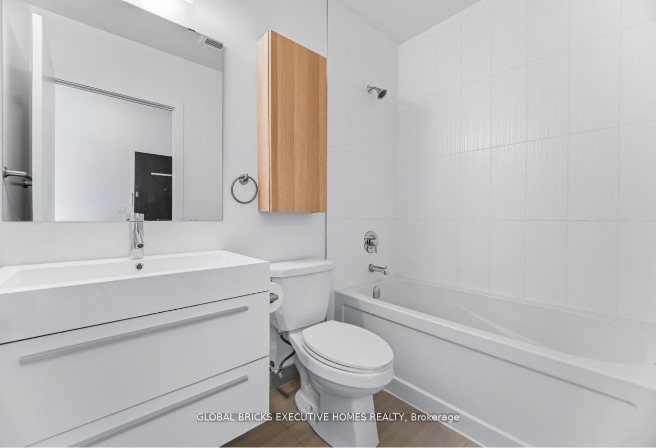 297 College Street Unit 506 photo 6