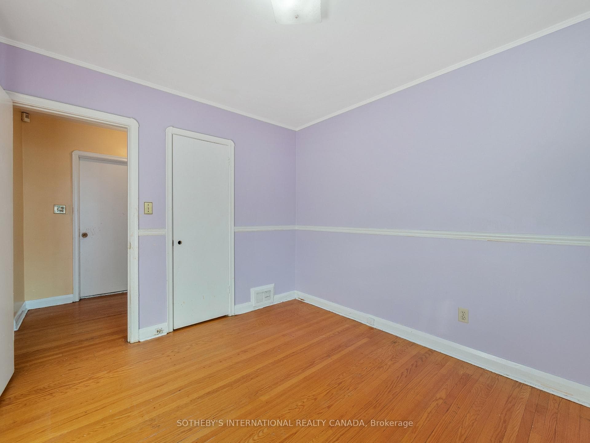 3rd bedroom (faces side)