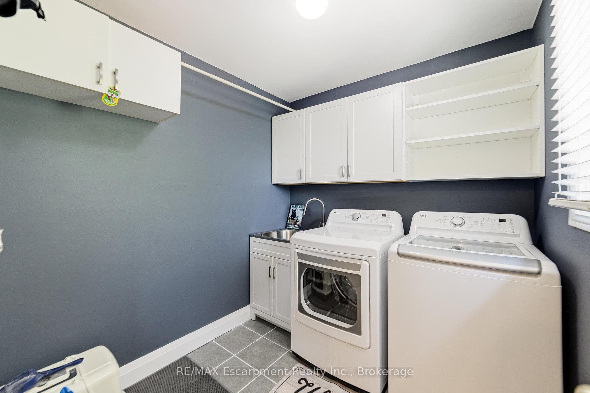 449 Roymor Crescent photo 18