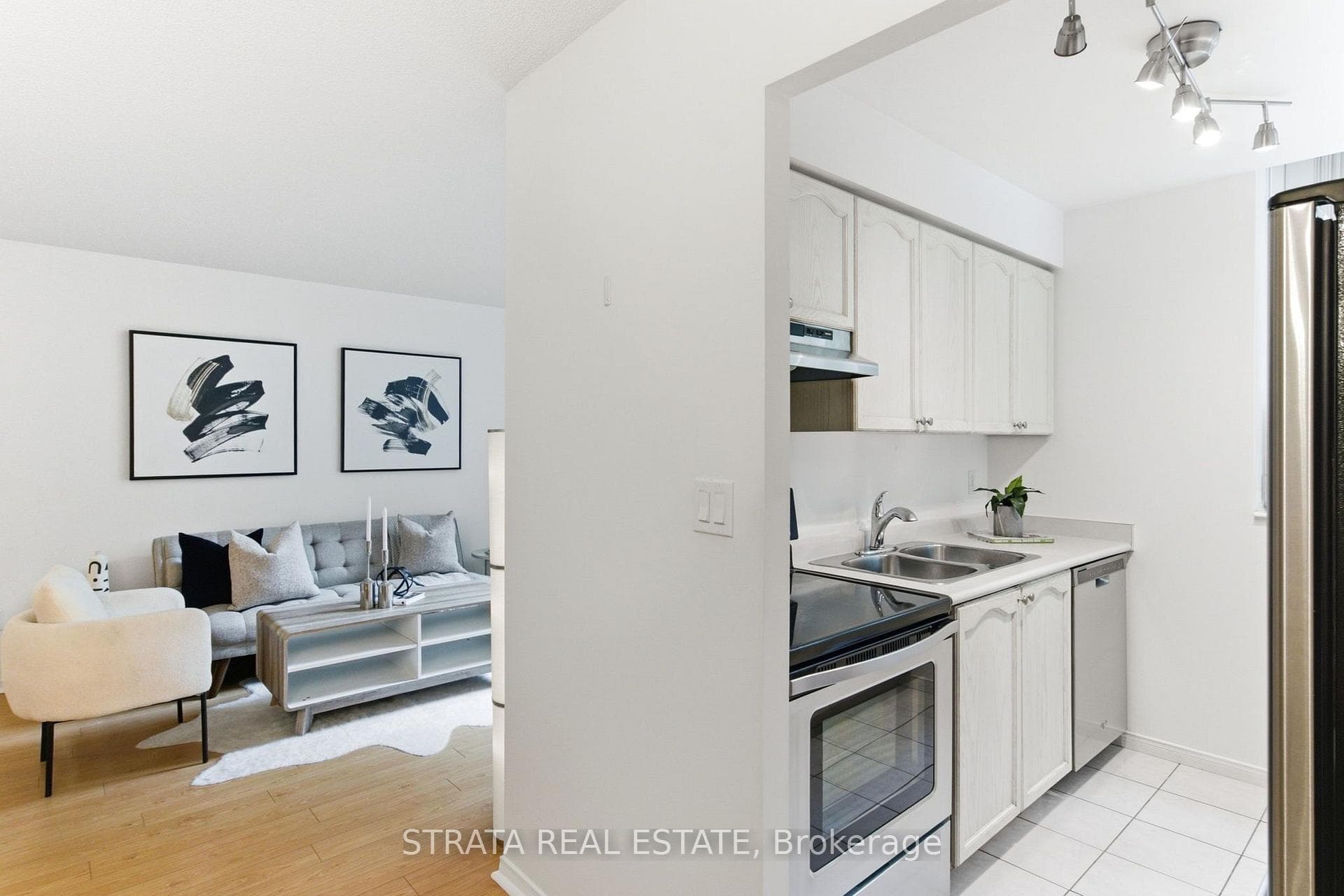 29 Pemberton Avenue Unit 105 photo 19